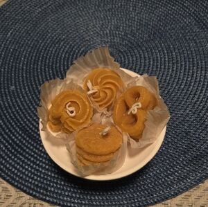 Decorative Cookie Candle Set